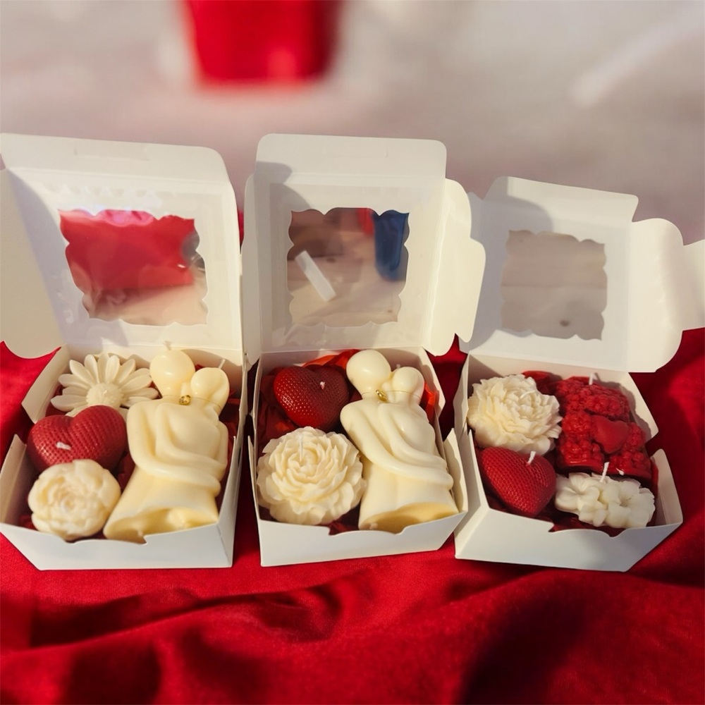 Elegant Candle Gift Set with Red and White Accents
